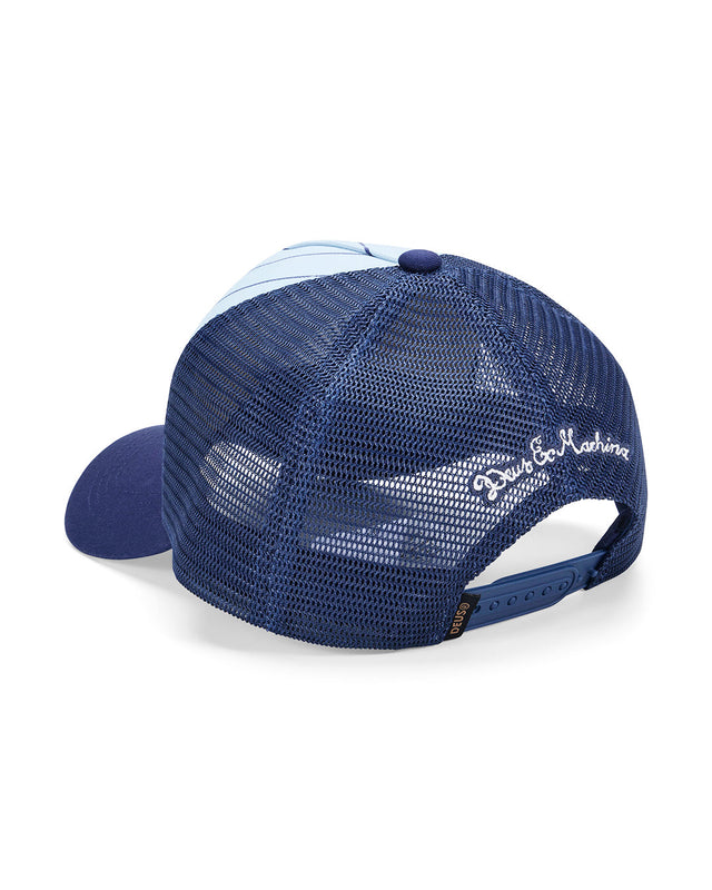 D261MHA339-Forecourt-Trucker-Sky