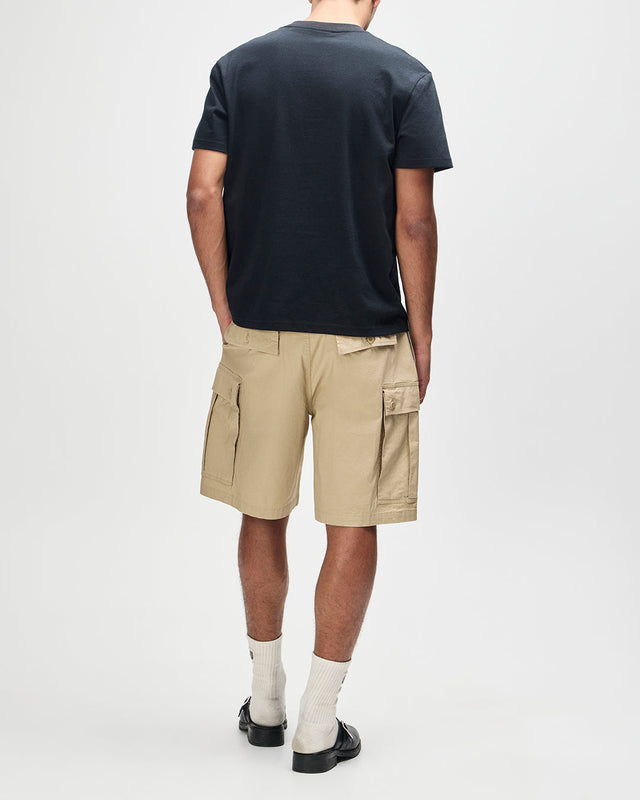Camiseta de bolsillo con piezas y servicio - Negra